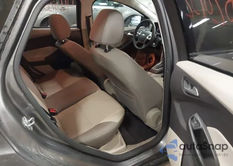 2014 Ford Focus Se z USA, uszkodzony, nr VIN 1FADP3K29EL453882